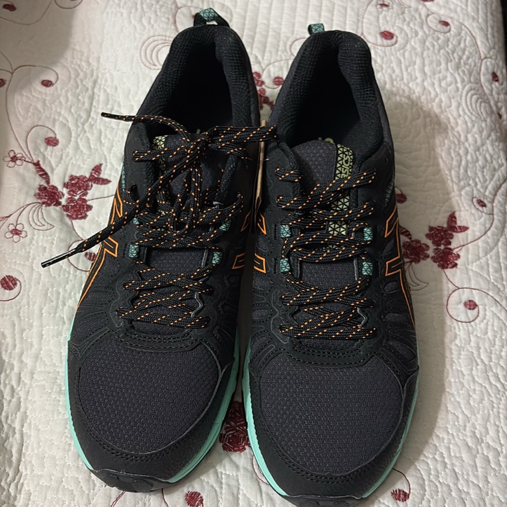 ASICS size 8.5, ortholite comfort foam insoles.  NWT
